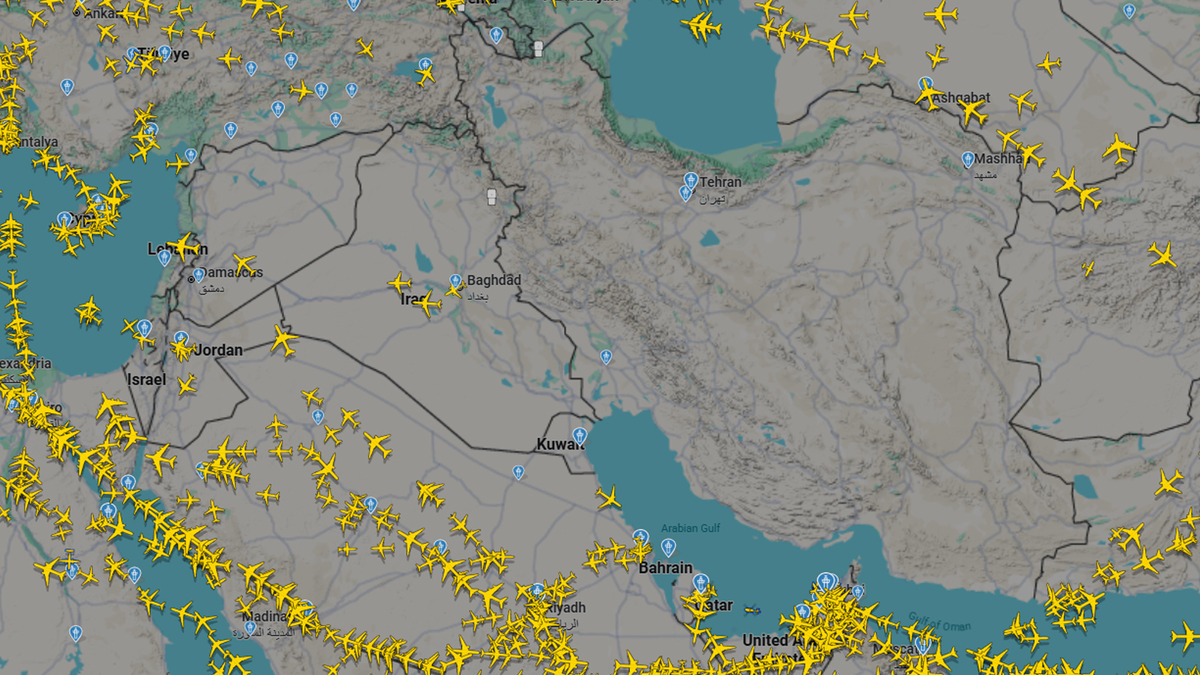 Iran Reopens Eastern Airspace, Airlines Still Avoid Routes
